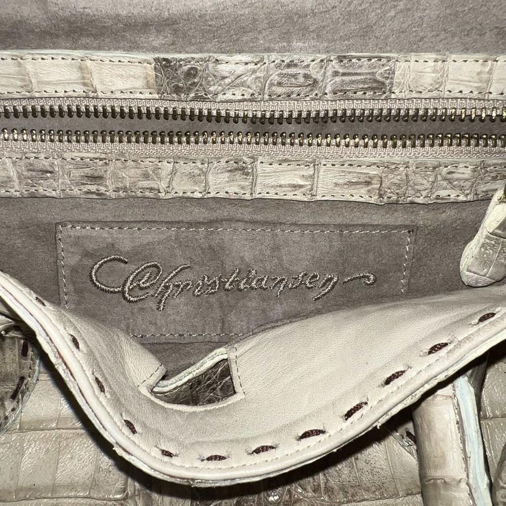 Elegant Cream Crocodile-Embossed Women's Bag - Picture 7 of 9